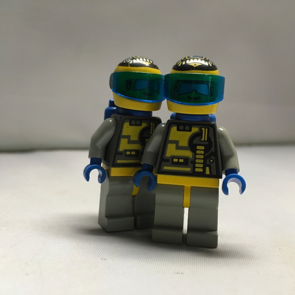 Space LEGO Unitron 5x Minifigures Various Accessories Vintage - Picture 4 of 13